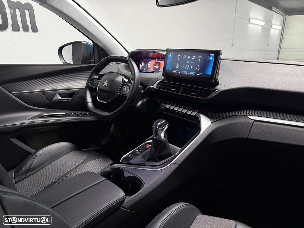 Peugeot 5008 1.2 PureTech Allure — fotografia 27