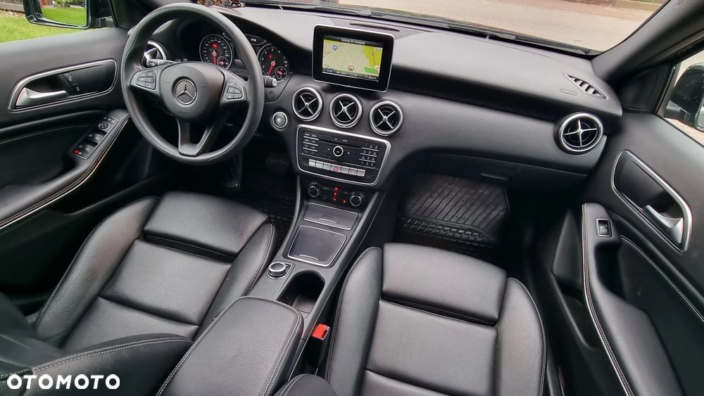 Mercedes-Benz Klasa A 180 7G-DCT AMG Line - 32