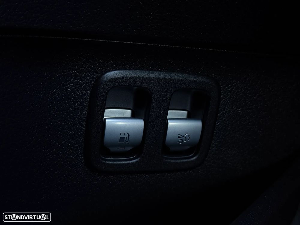 Mercedes-Benz C 63 AMG S E Performance Speedshift MCT9G F1 Edition - 36