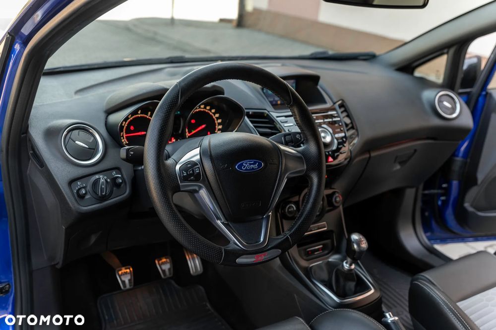 Ford Fiesta 1.6 EcoBoost ST - 22