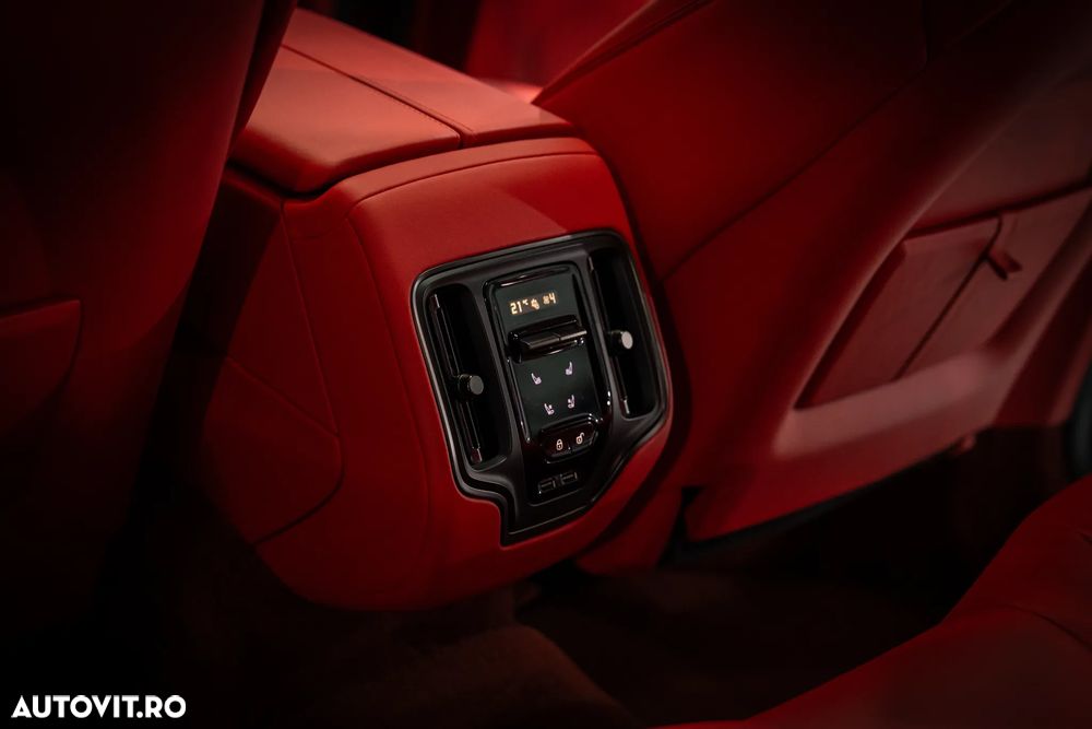 Aston Martin DBX - 29