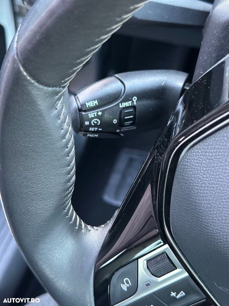 Peugeot 2008 - 12