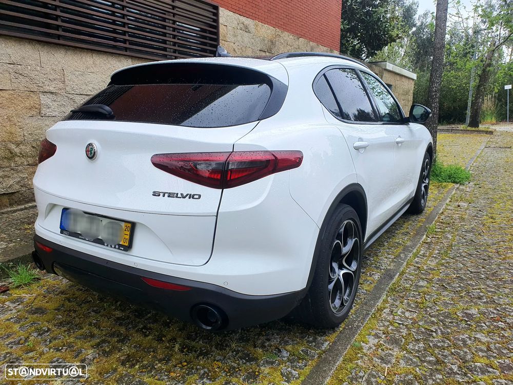 Alfa Romeo Stelvio 2.2 D B-Tech AT8 - 10