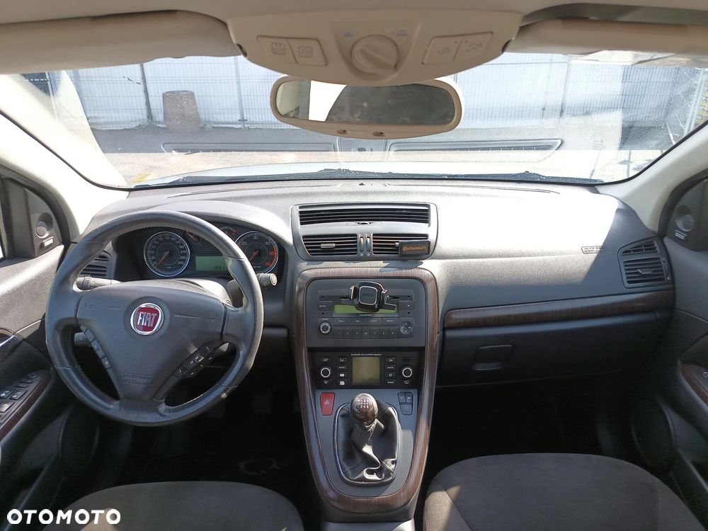 Fiat Croma 1.9 JTD Emotion - 17