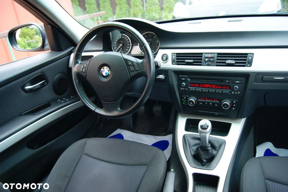BMW Seria 3 320i Edition Sport - 30