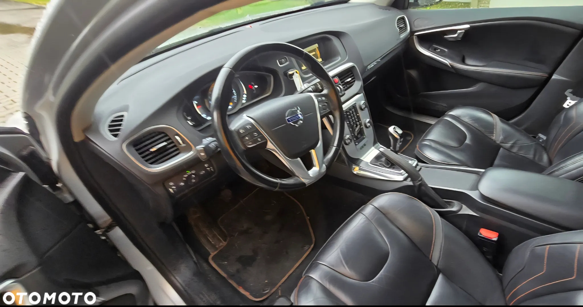 Volvo V40 Cross Country - 10
