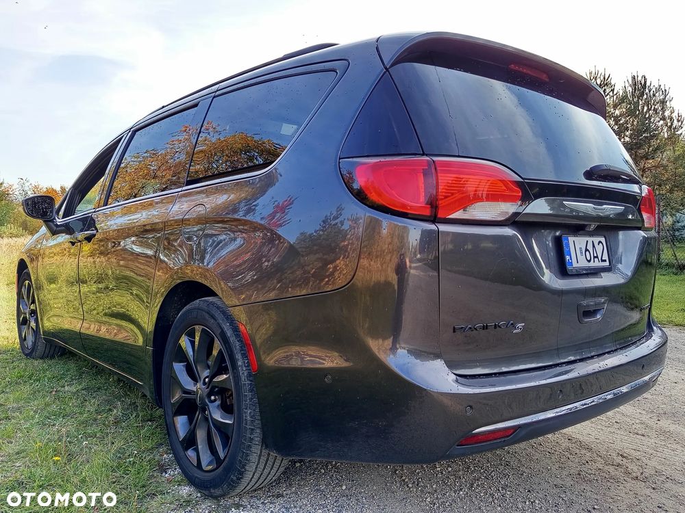 Chrysler Pacifica - 15