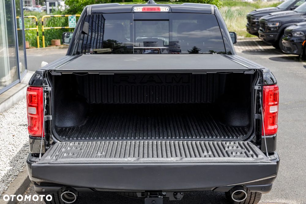 RAM 1500 Laramie Night Premium - 24