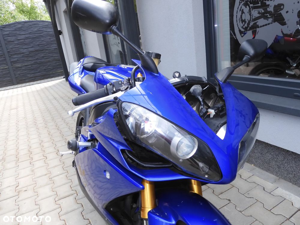 Yamaha R1 - 2