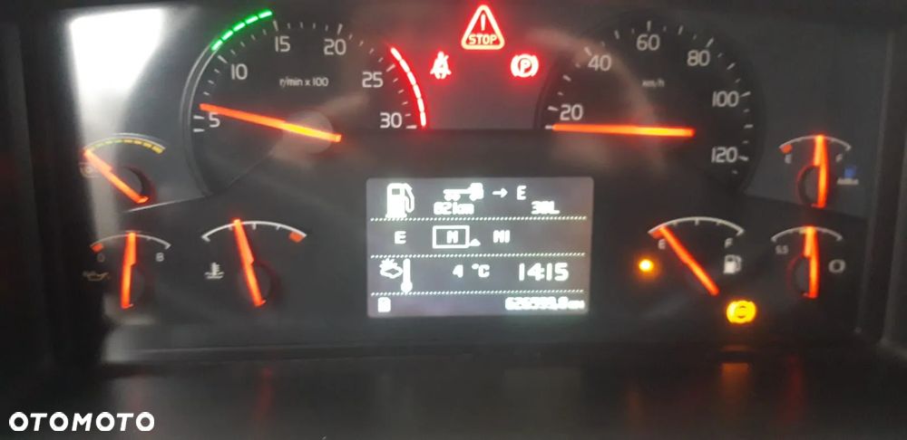 Volvo FM 380 Euro5 Super Stan tylko 620tyś km kabina sypialna ogrzewany kontener - 15