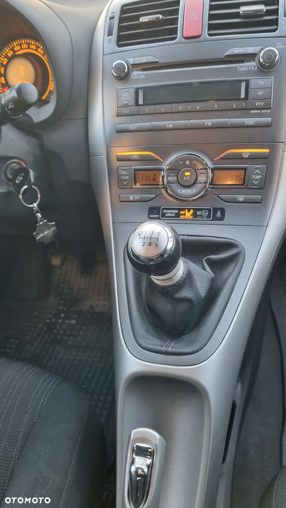 Toyota Auris 1.4 D-4D Premium - 11