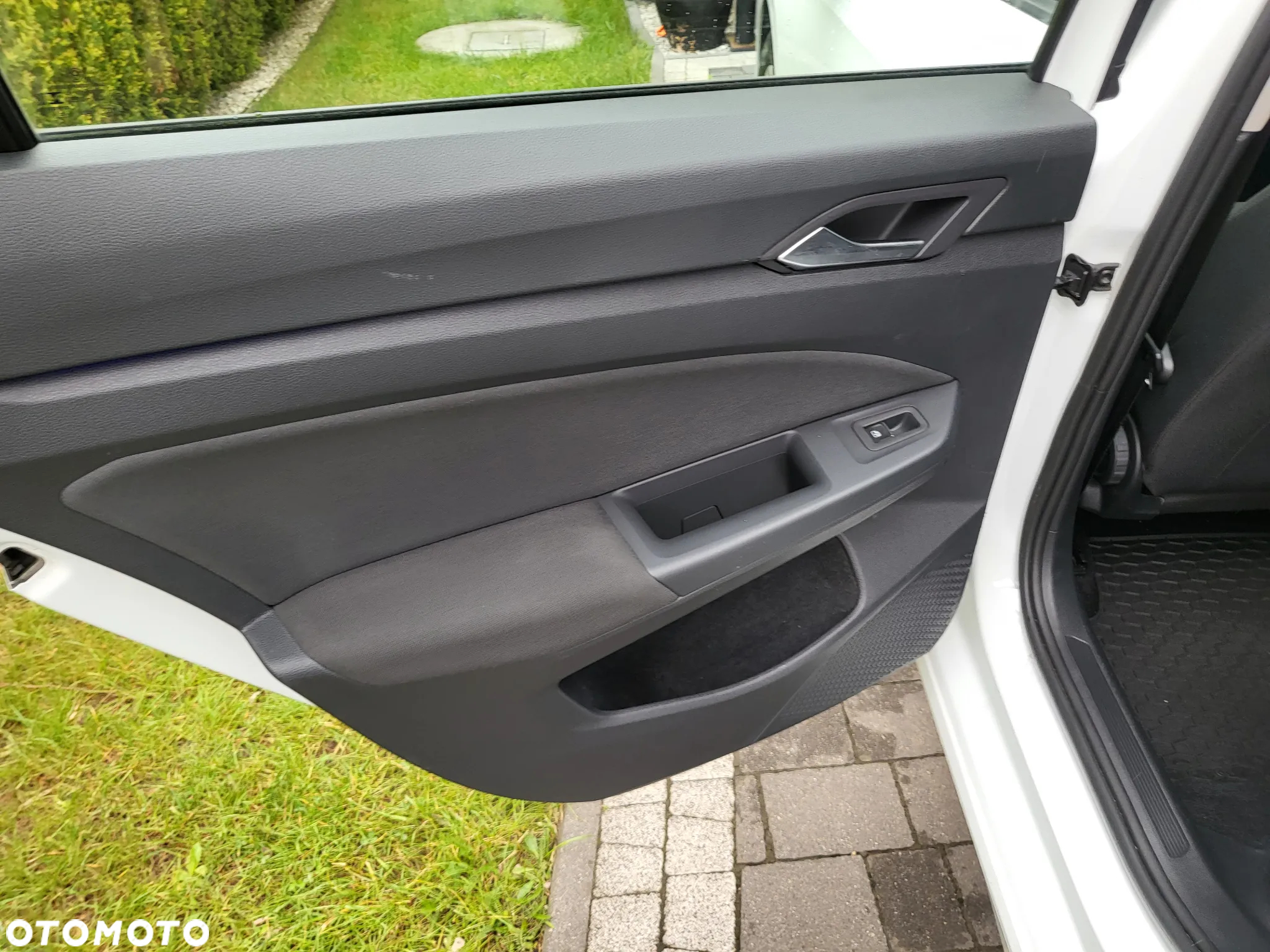 Volkswagen Golf VIII 1.0 TSI Life - 23
