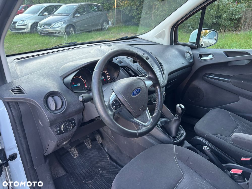 Ford Transit Courier - 10