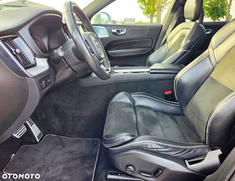 Volvo XC 60 D5 AWD Geartronic RDesign - 26