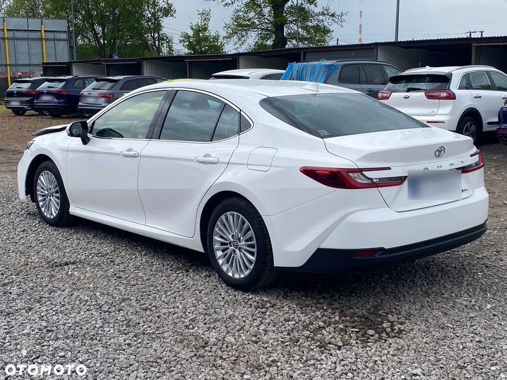 Toyota Camry 2.5 Hybrid Dynamic Force Executive e-CVT - 2
