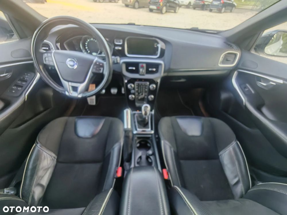 Volvo V40 T4 R Design - 17