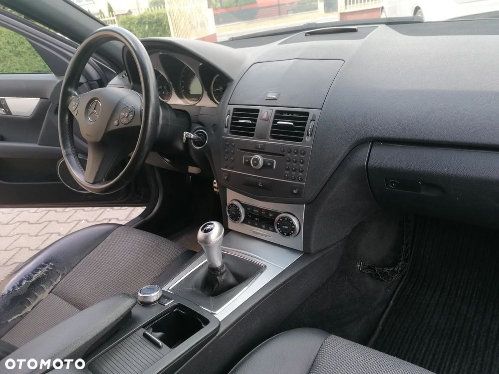 Mercedes-Benz Klasa C 220 CDI DPF (BlueEFFICIENCY) Avantgarde - 16