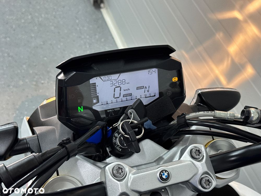 BMW G - 26