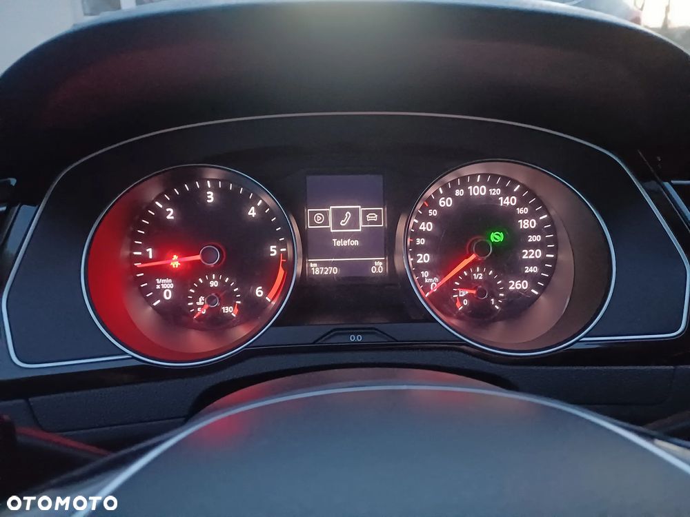 Volkswagen Passat 2.0 TDI SCR DSG Comfortline - 11