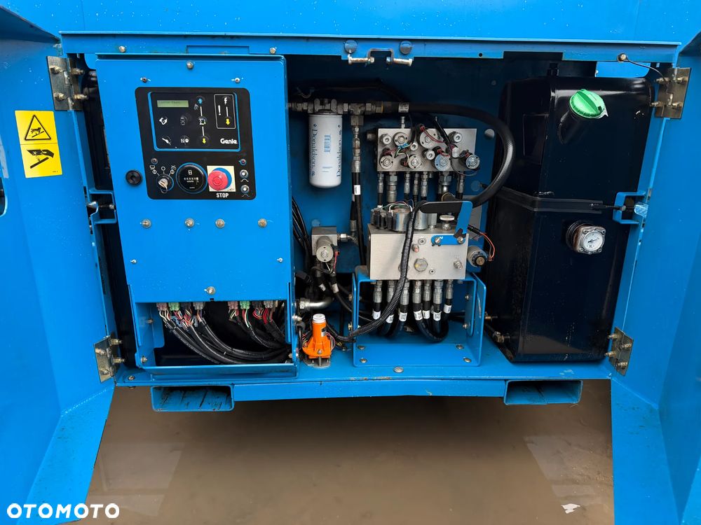 Genie Zwyżka Terenowa GS-4069RT Podnośnik Nożycowy Dźwig 14,5 metra jak Nowa z salonu! 960 mtg. 2013 rok, Pochodzi z Norweskiego urzędu Komuny. Zadbana! 4x4 Silnik Kubota. Zero Luzów i wycieków. Aktualne Serwisy DEKRA BMWT. Wysuwany Balkon. Sterowana z dołu i góry. Okazja Tanio !! Dokumentacja! Bez DPF, adBLUE - 13