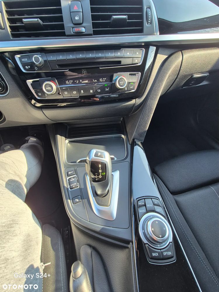 BMW Seria 3 318i Sport Line - 9