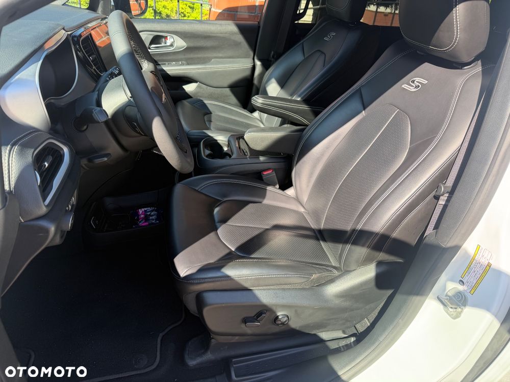 Chrysler Pacifica - 20
