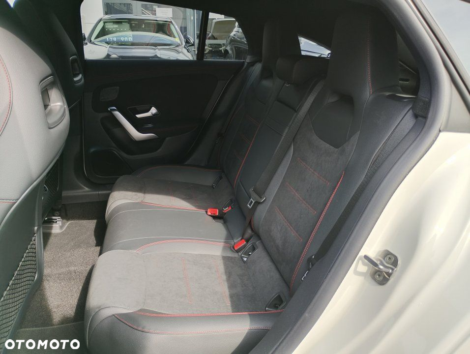 Mercedes-Benz CLA - 10