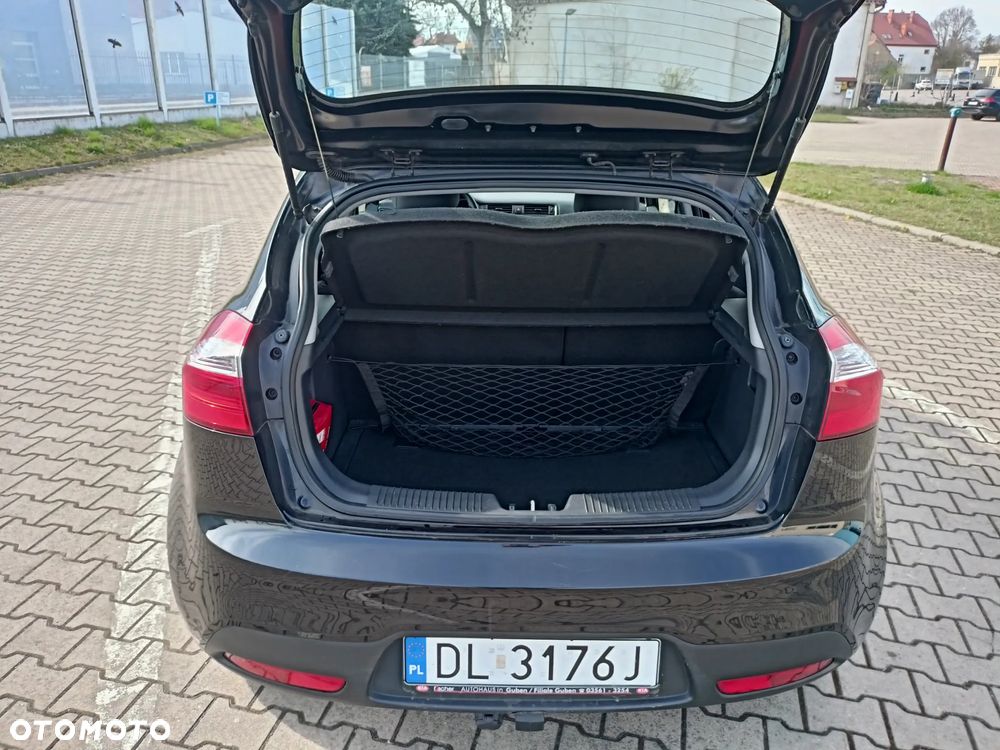 Kia Rio 1.2 Attract - 13