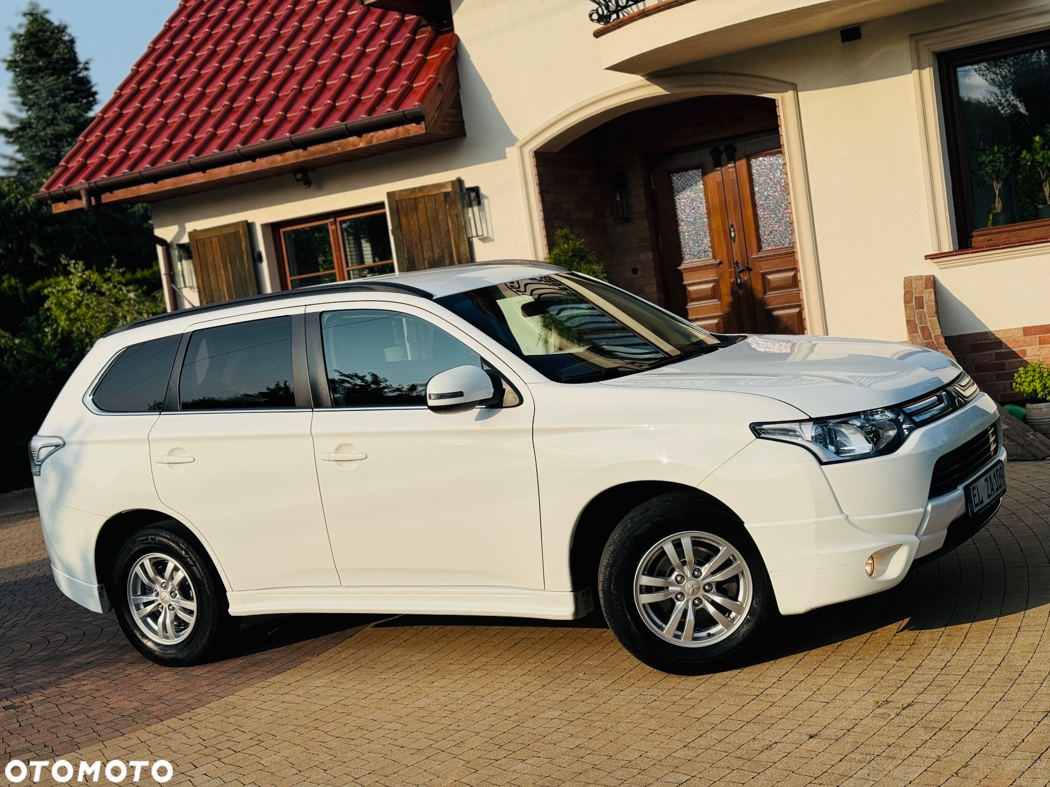 Mitsubishi Outlander 2.0 Intense + Navi 4WD CVT - 27