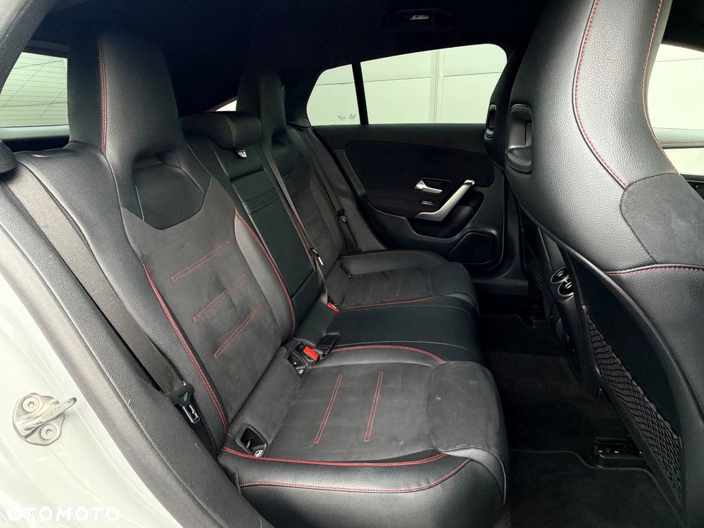 Mercedes-Benz CLA 200 7G-DCT AMG Line - 29