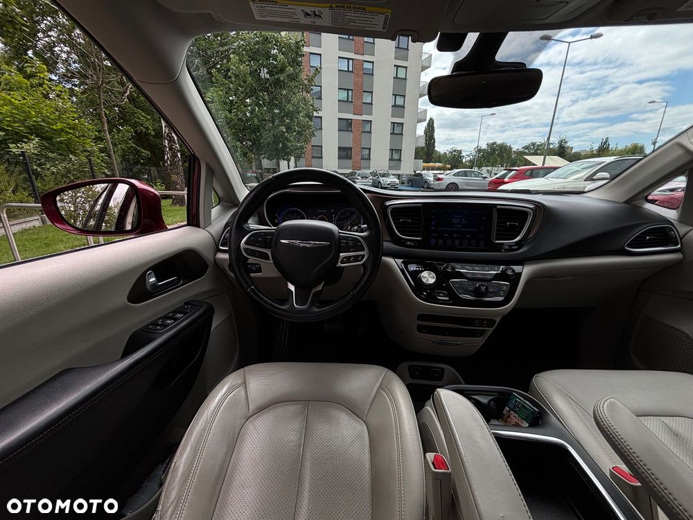Chrysler Pacifica - 15