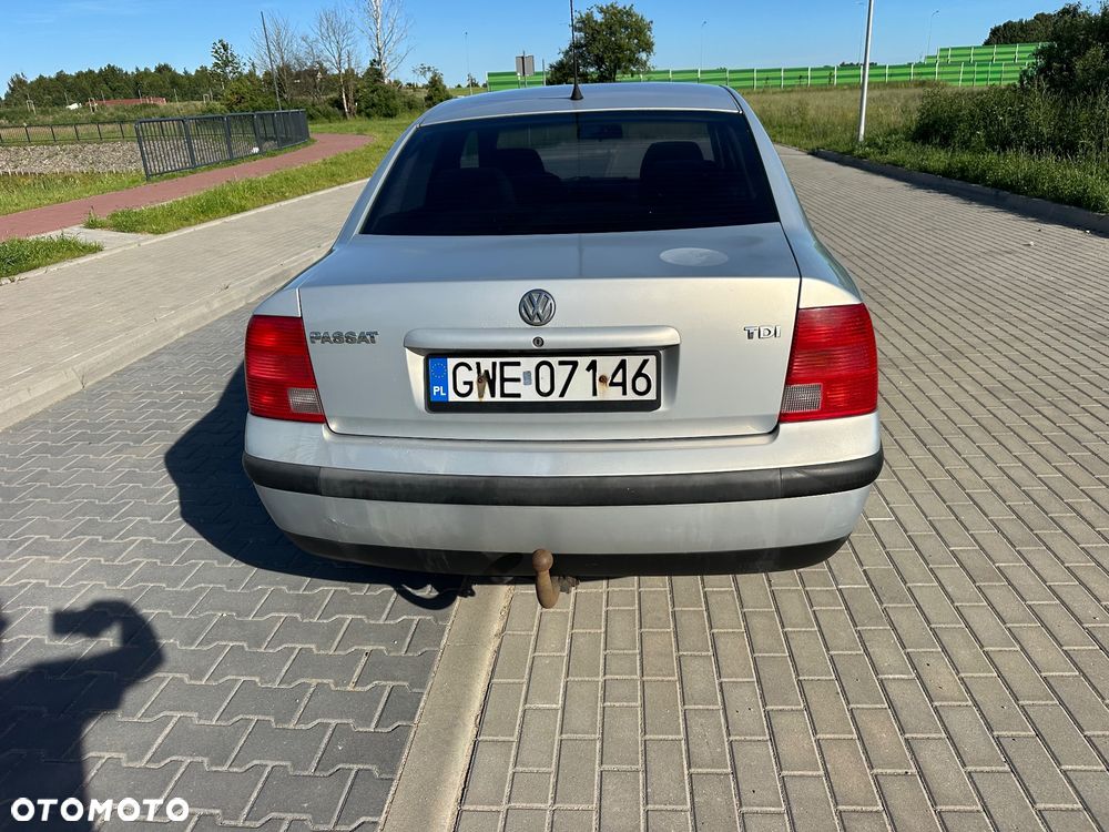 Volkswagen Passat 1.9 TDI Comfortline - 6