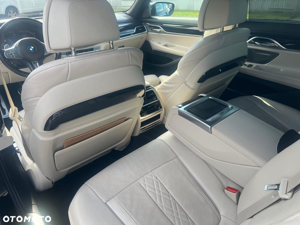 BMW Seria 7 740d xDrive - 11