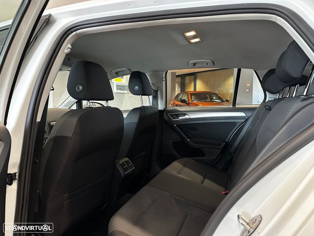 VW Golf 1.6 TDi Trendline - 24