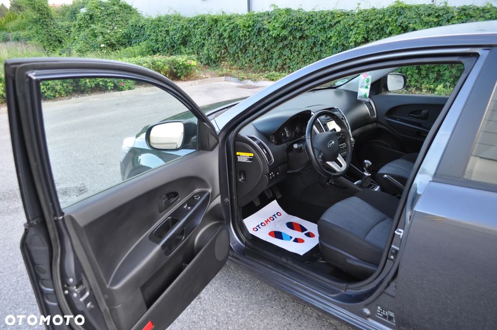Kia Ceed - 11