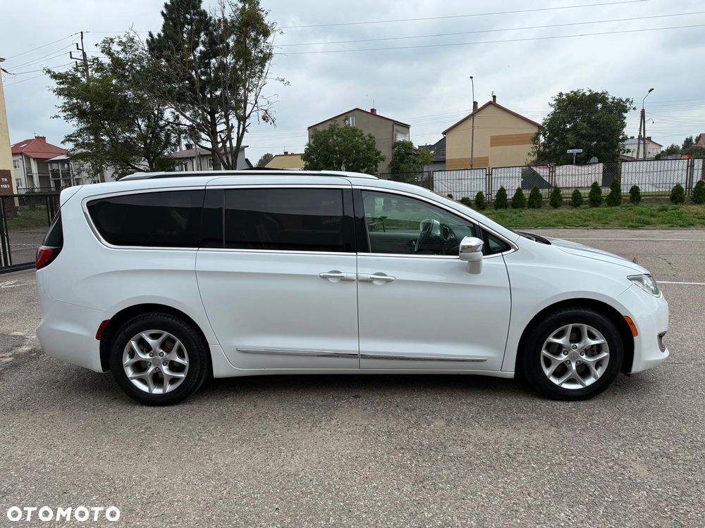 Chrysler Pacifica - 9