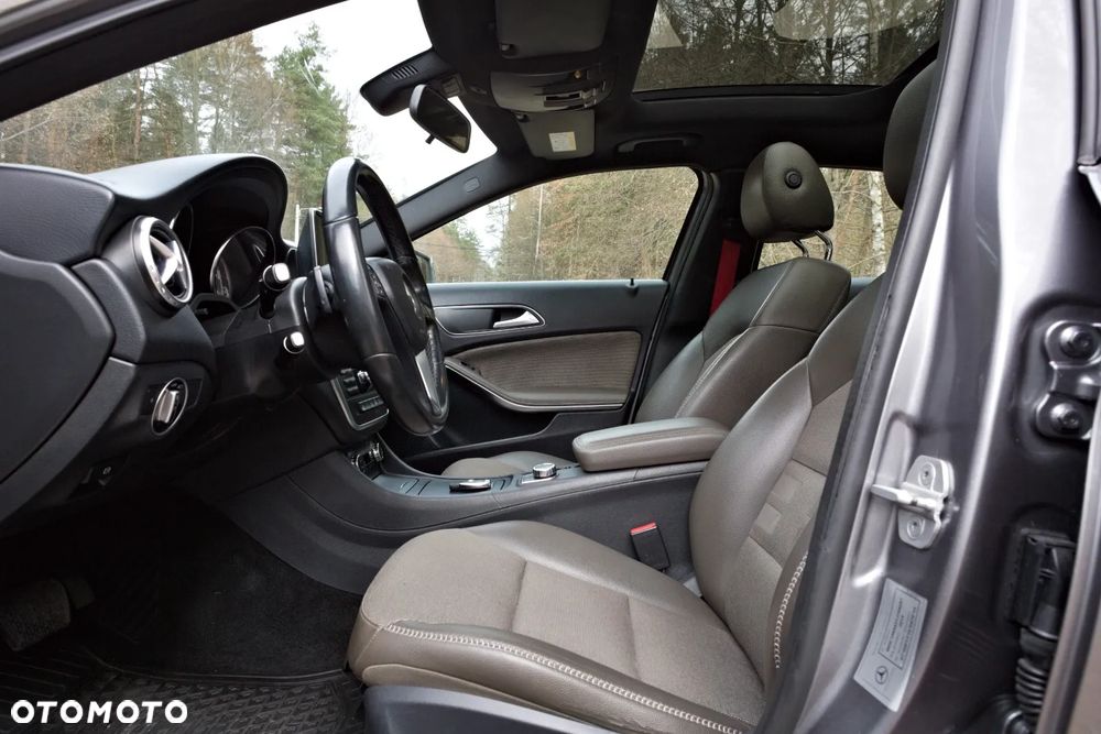 Mercedes-Benz GLA 200 7G-DCT - 26