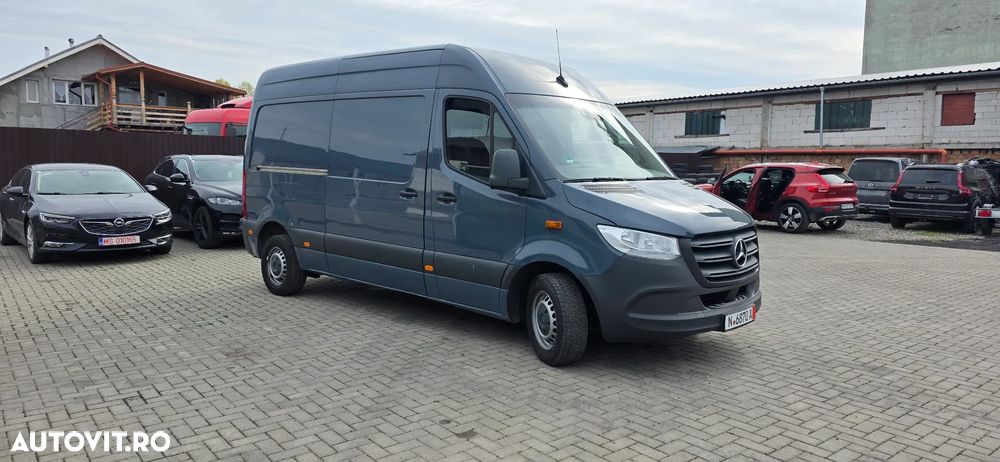 Mercedes-Benz Sprinter - 2