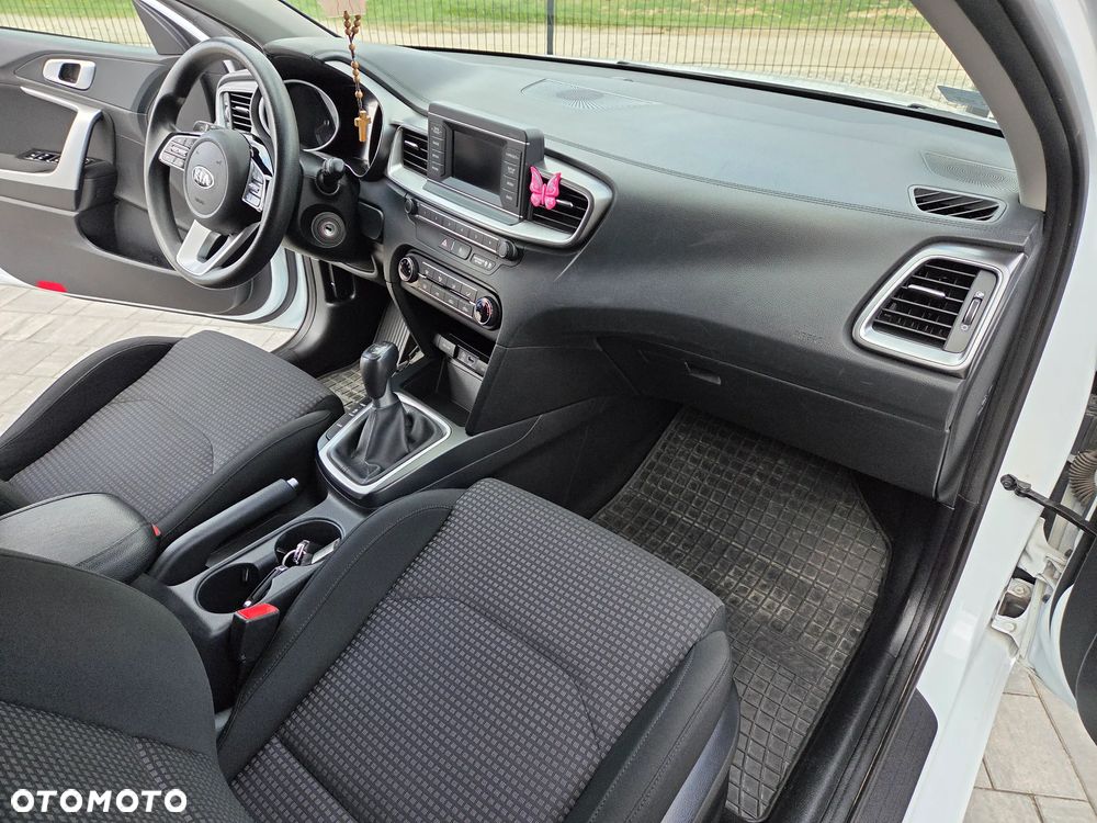 Kia Ceed 1.6 CRDi SCR M - 22
