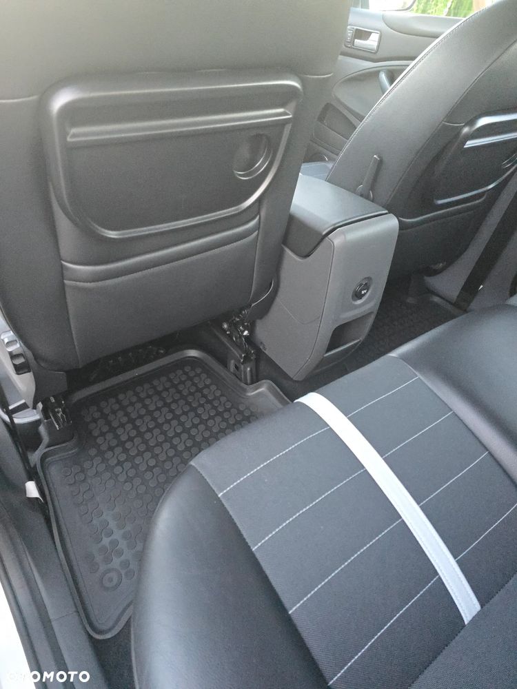 Ford Kuga - 16