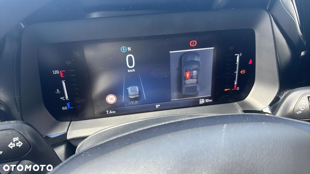 Ford Transit Courier - 12