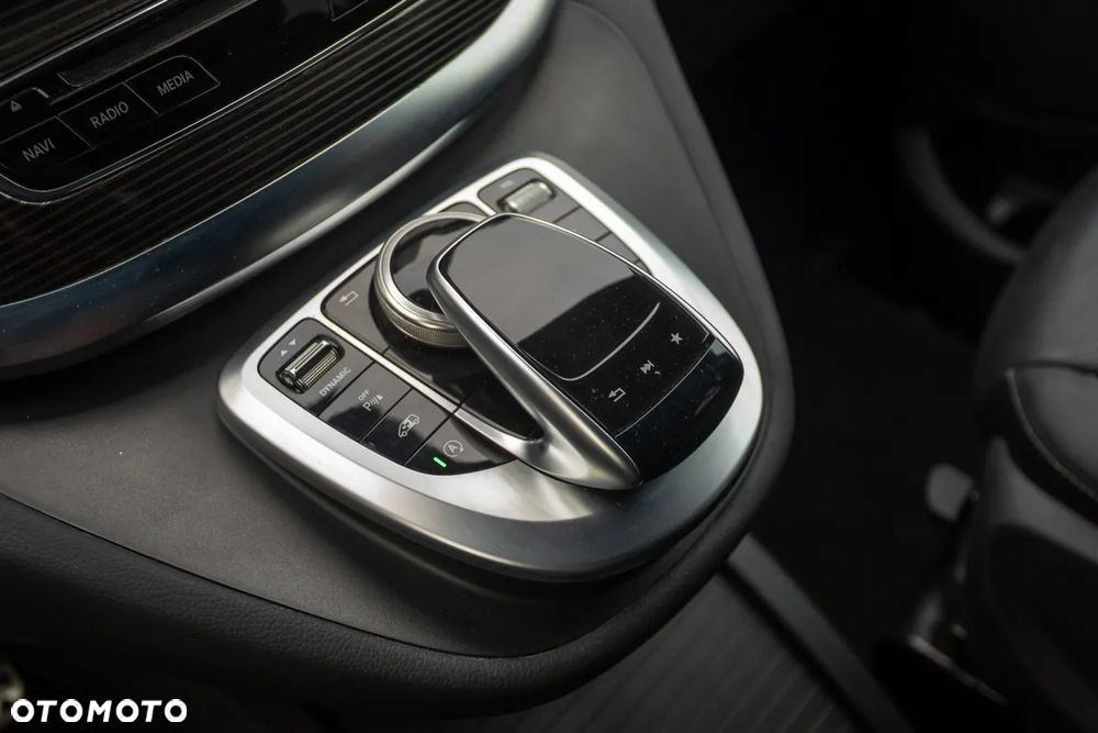 Mercedes-Benz Klasa V 300 d lang 9G-TRONIC Avantgarde Edition Edition 19 - 26