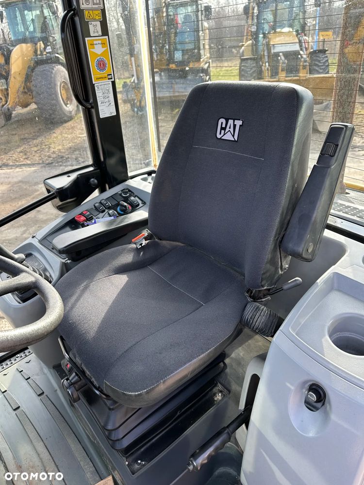 Caterpillar 907M - 13