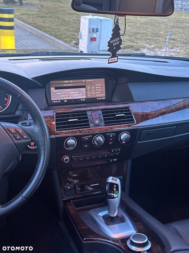 BMW Seria 5 525d Edition Sport - 12