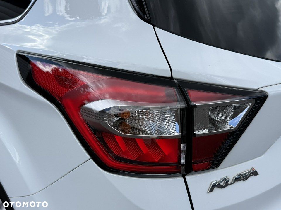 Ford Kuga 2.0 TDCi 2x4 Titanium - 10