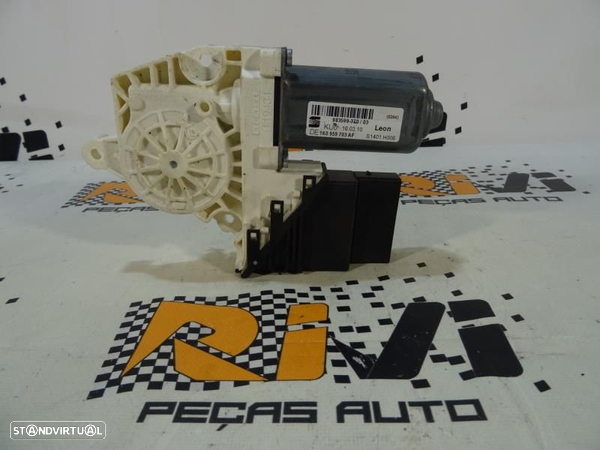 Motor Do Elevador De Vidro Traseiro Esquerdo Seat Leon (1P1)  1K095970