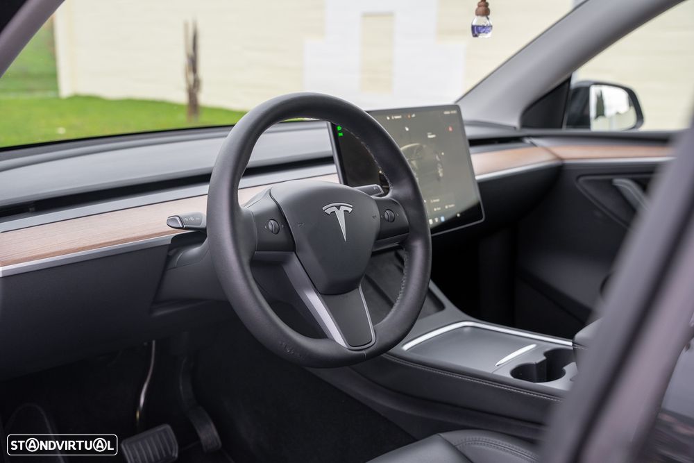 Tesla Model Y Long Range Dual Motor AWD - 33