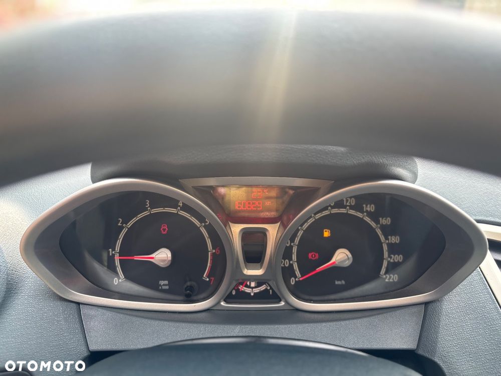 Ford Fiesta 1.4 Ghia - 23