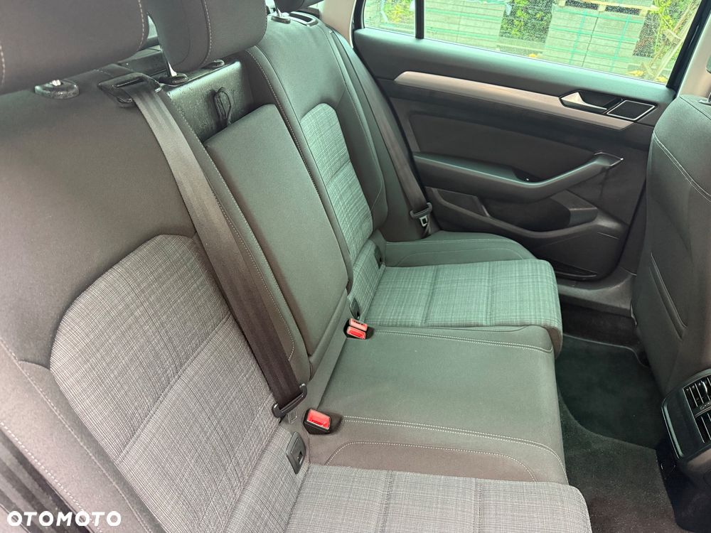 Volkswagen Passat 2.0 TDI EVO Business DSG - 16