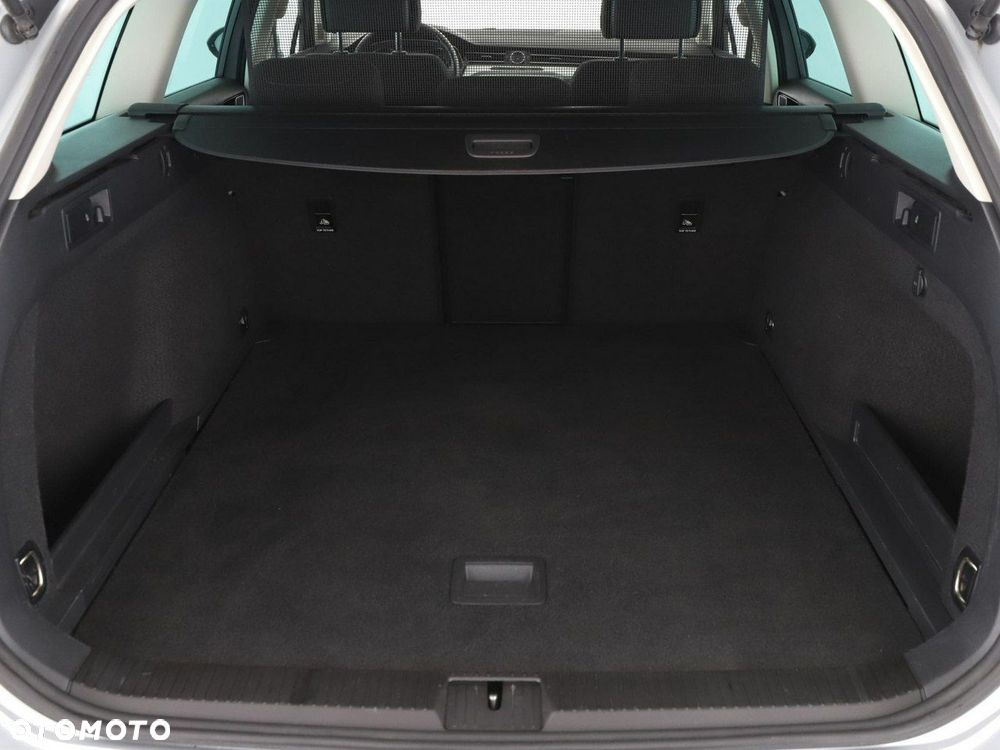 Volkswagen Passat - 21